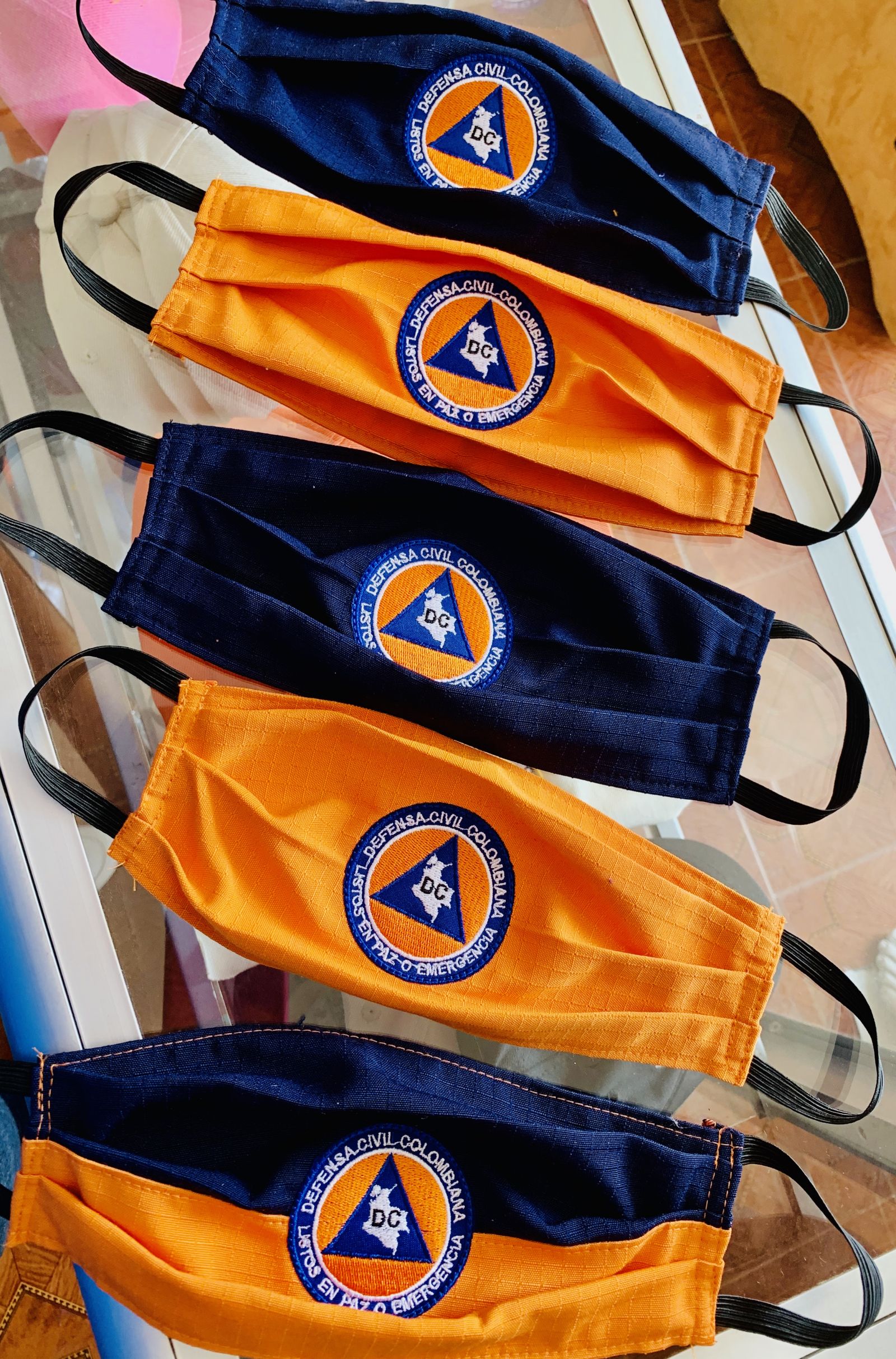 TAPABOCAS CON LOGO BORDADO 