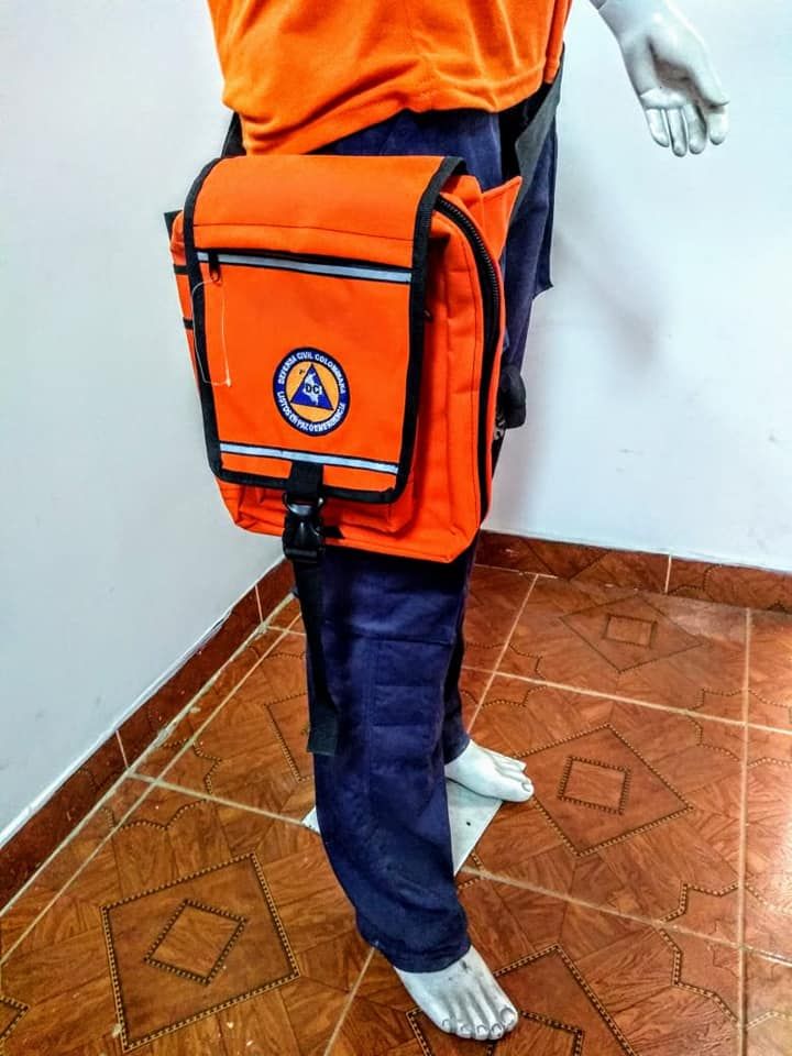 MALETIN ENTRE PIERNA BORDADO 